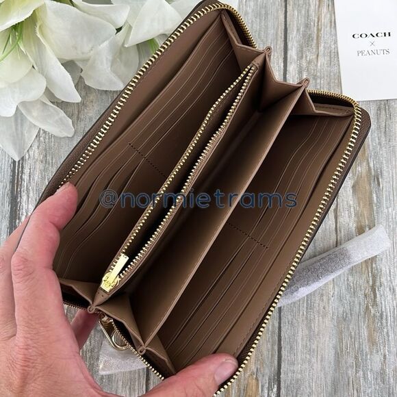 Coach X Peanuts Long Zip Around Wallet In Signature Canvas With Patches Purse - Picture 5 of 10